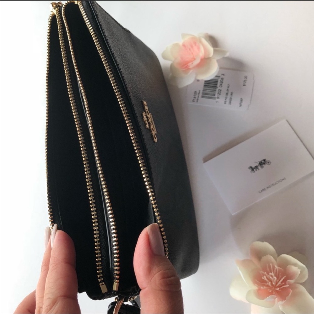 🍒Coach🍒 Double Zip Signature Coated Wristlet - Picture 5 of 8